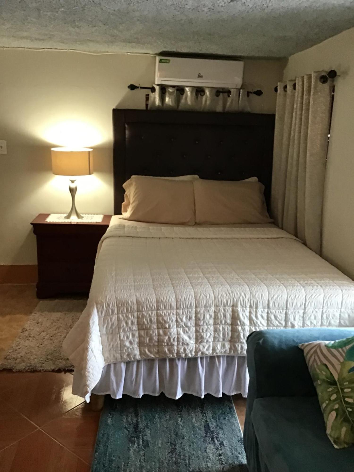 Hills Royale Villa -Ironshore Teluk Montego Bagian luar foto